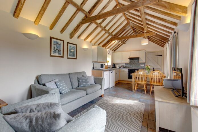 Bolt Hole, Norfolk Holiday Cottage, West Beckham