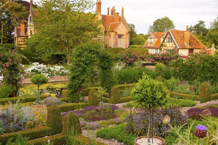 Hindringham Hall & Gardens